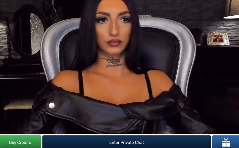 Latina model dominating her guests and getting down to business on ImLive
