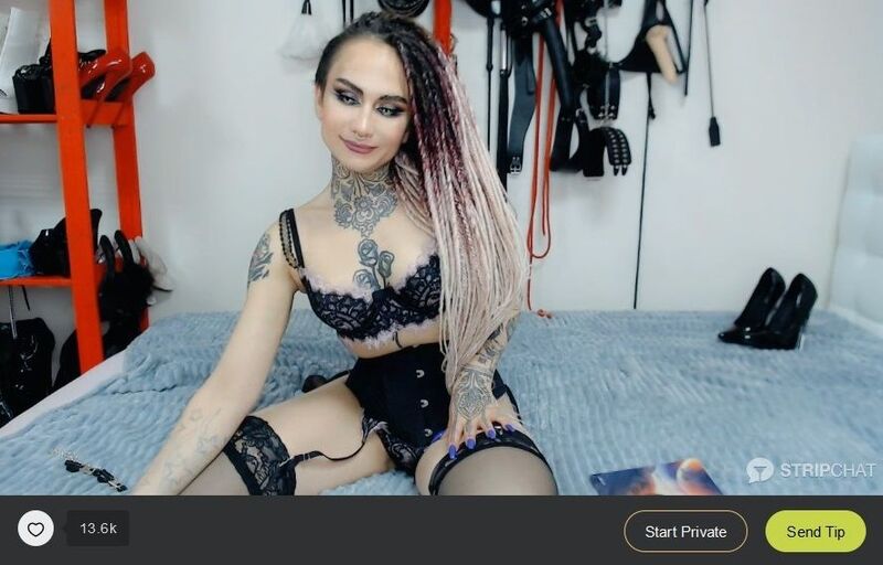 Fetish freak for the ages on Stripchat giving members the business