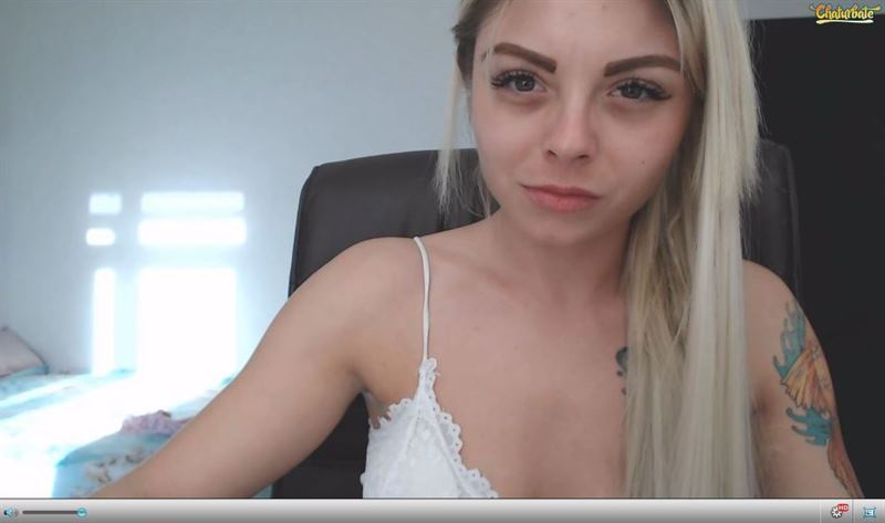 Sexy blonde cam girl on Chaturbate