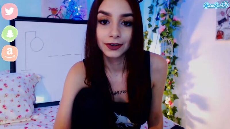 Gorgeous Latina webcam model on CamSoda
