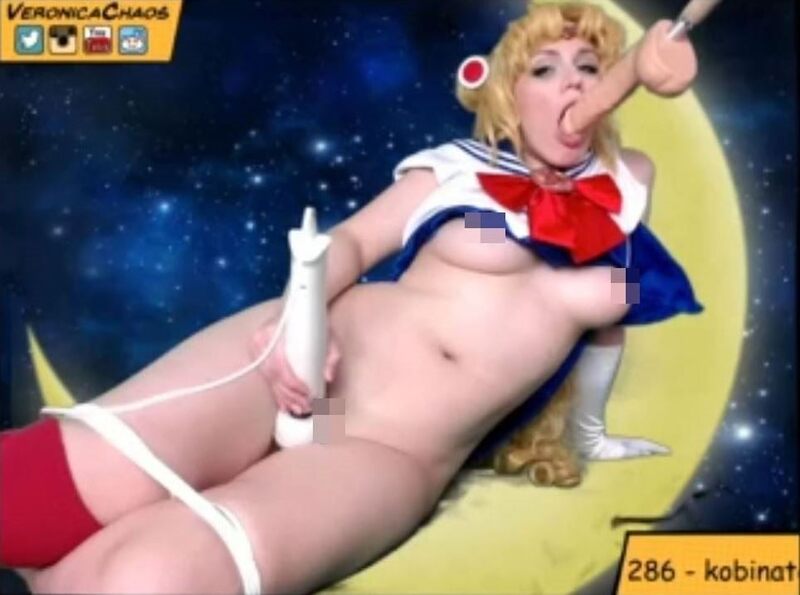 VeroniaChaos cosplaying as Sailormoon
